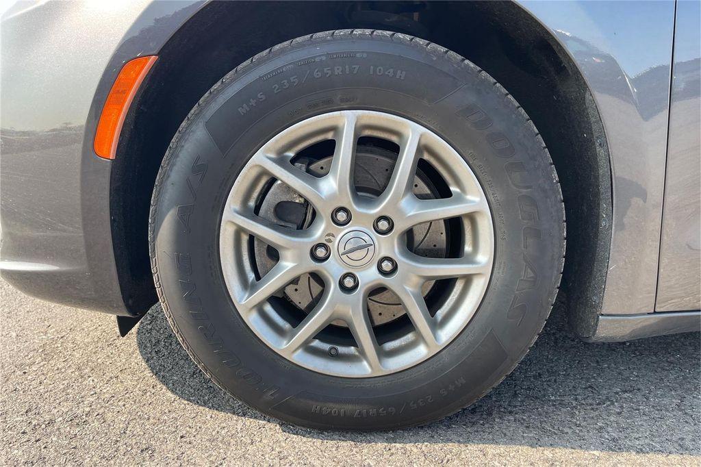 used 2021 Chrysler Pacifica car, priced at $25,000