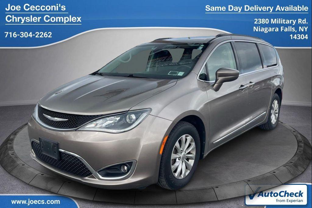 used 2017 Chrysler Pacifica car, priced at $15,500