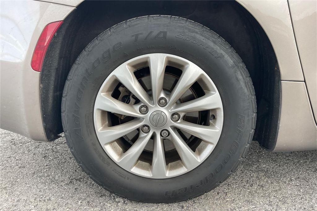 used 2017 Chrysler Pacifica car, priced at $15,500