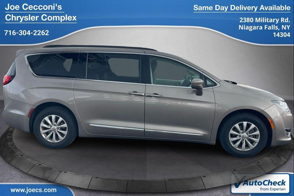 used 2017 Chrysler Pacifica car, priced at $15,500
