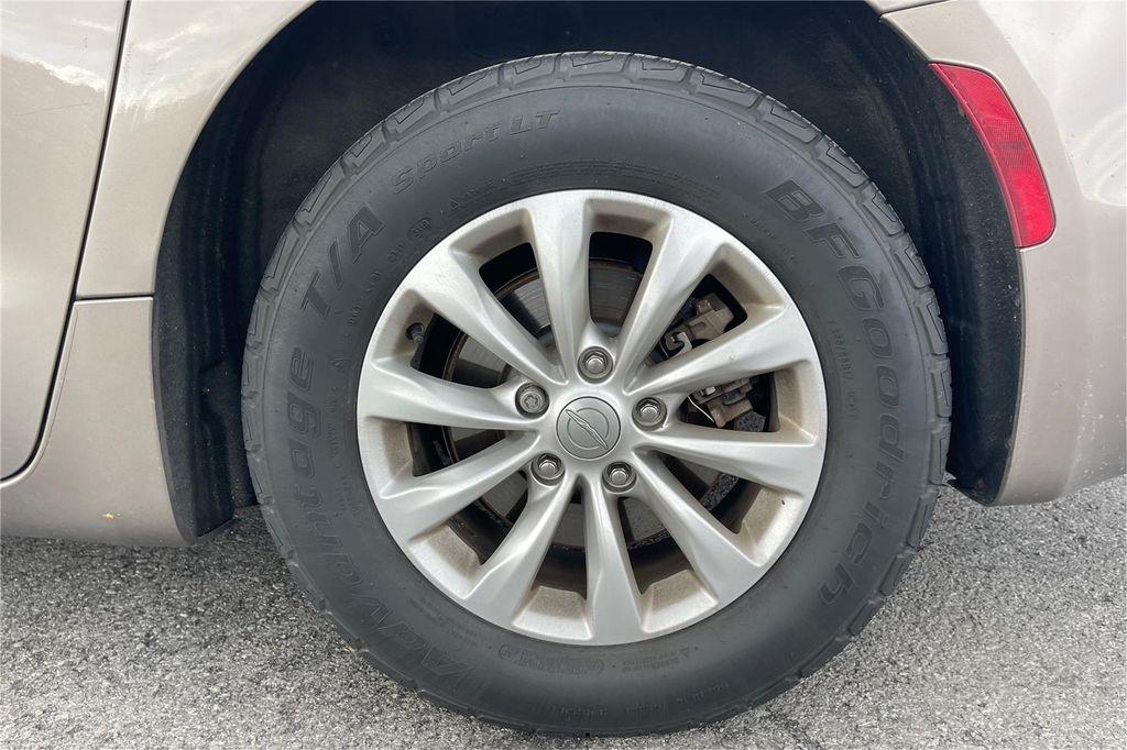 used 2017 Chrysler Pacifica car, priced at $15,500