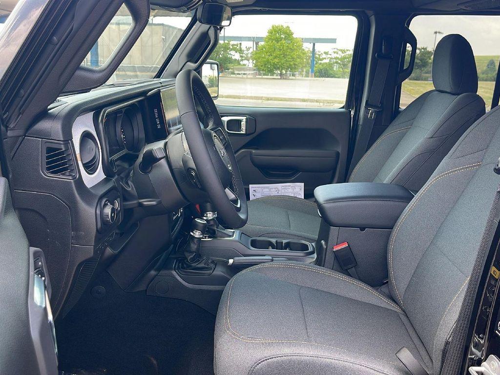 new 2025 Jeep Wrangler car, priced at $45,055