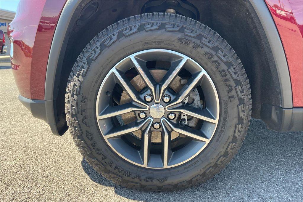 used 2017 Jeep Grand Cherokee car, priced at $18,500