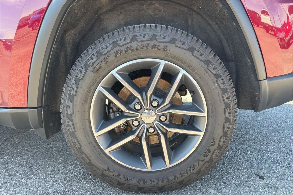 used 2017 Jeep Grand Cherokee car, priced at $18,500