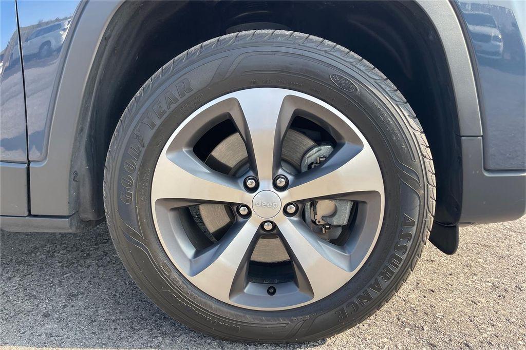 used 2020 Jeep Cherokee car, priced at $21,000