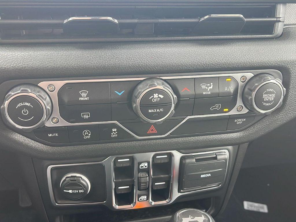 new 2025 Jeep Wrangler car, priced at $47,875