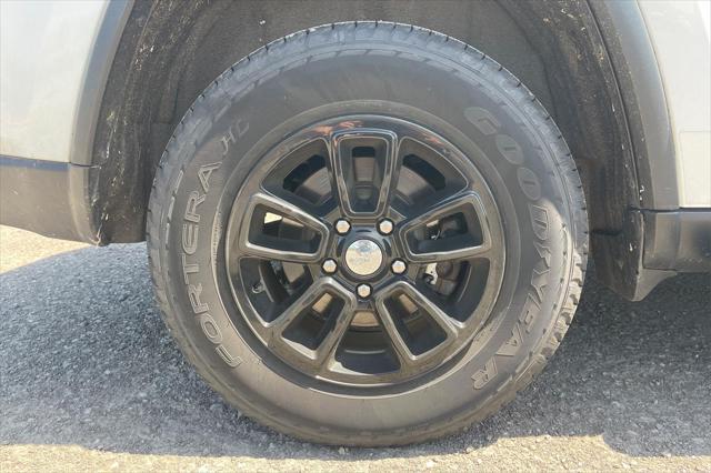 used 2018 Jeep Grand Cherokee car, priced at $17,500