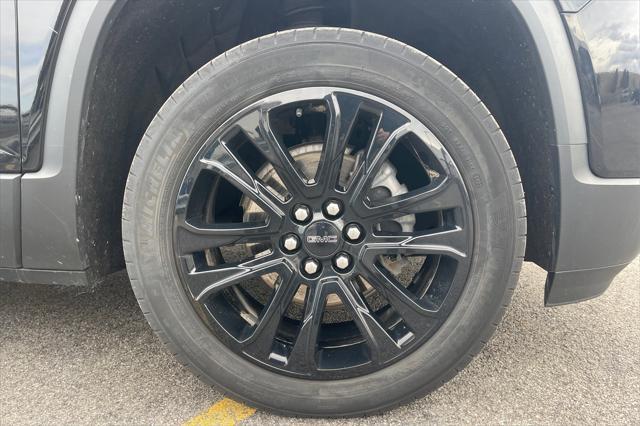 used 2022 GMC Acadia car, priced at $27,000