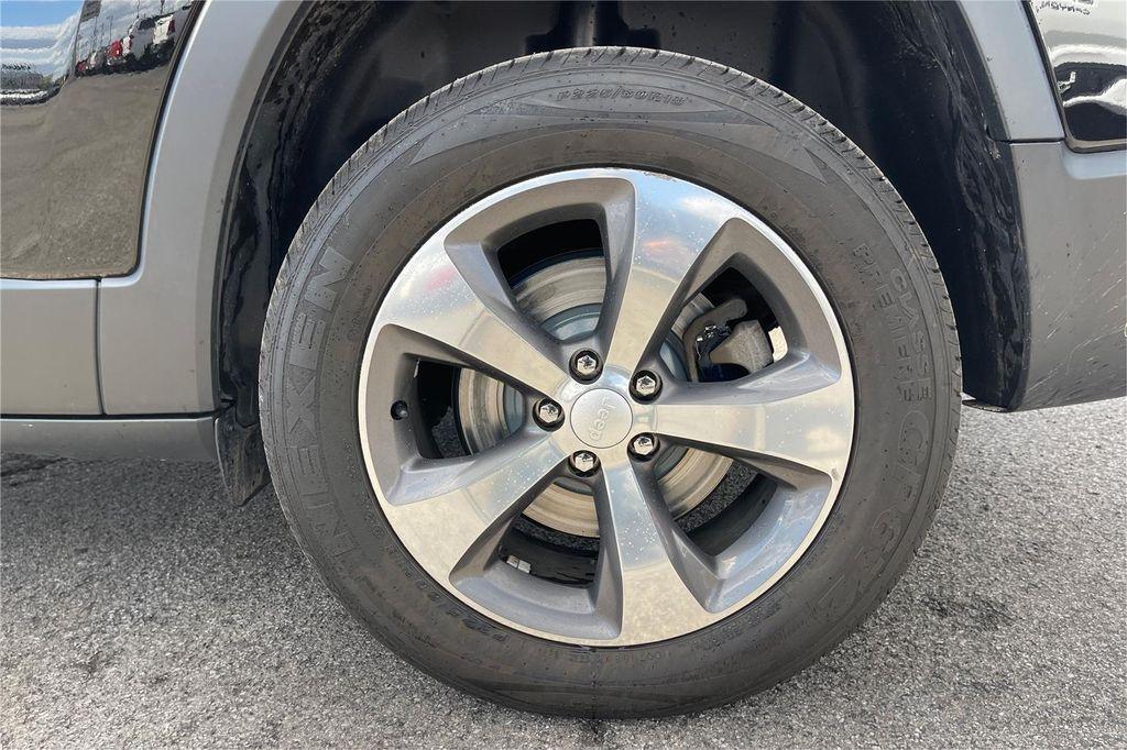 used 2019 Jeep Cherokee car, priced at $19,500