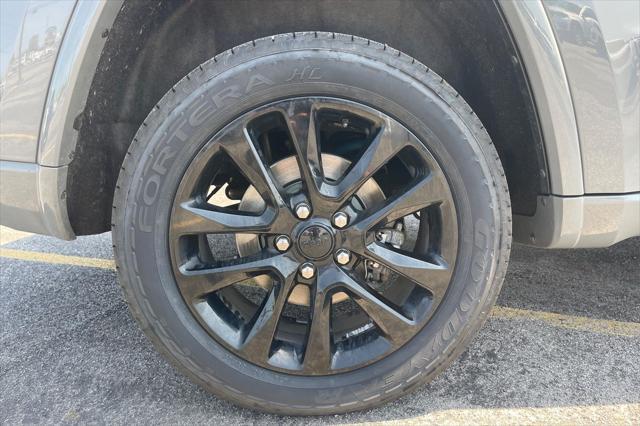 used 2022 Jeep Grand Cherokee car, priced at $28,500