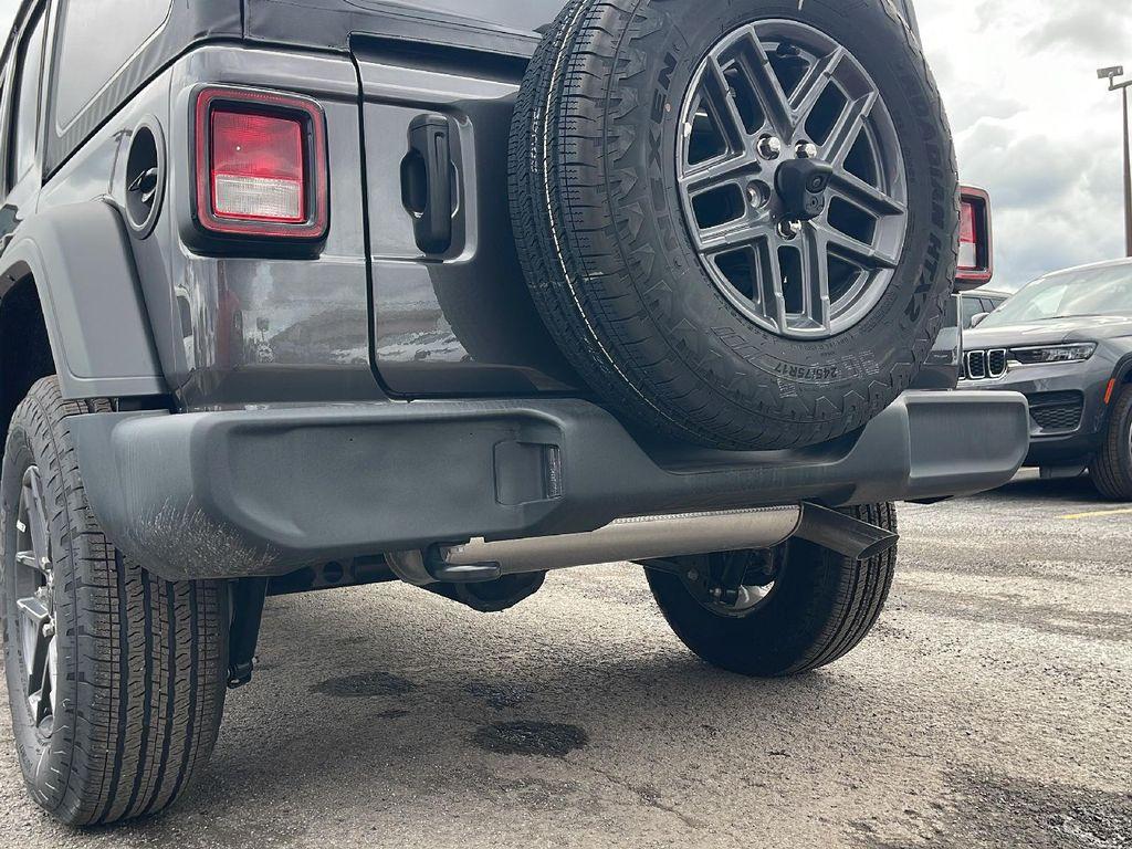 new 2025 Jeep Wrangler car, priced at $39,055