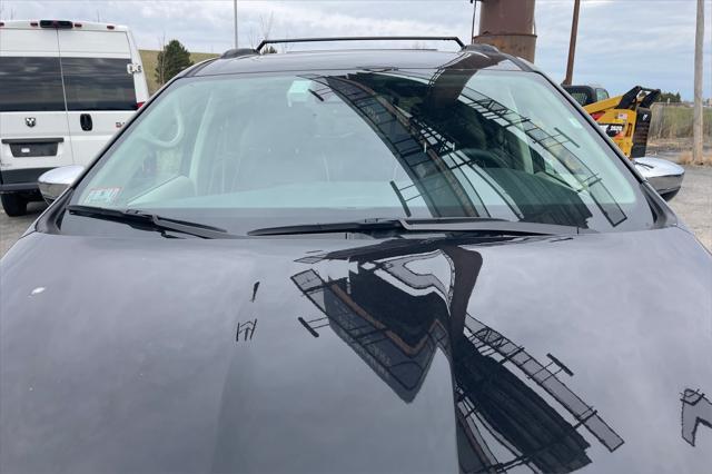 used 2023 Chrysler Pacifica car, priced at $32,000