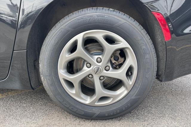 used 2023 Chrysler Pacifica car, priced at $32,000
