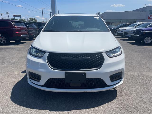 new 2023 Chrysler Pacifica Hybrid car, priced at $41,580