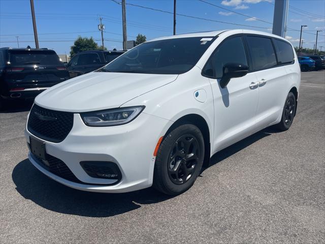 new 2023 Chrysler Pacifica Hybrid car, priced at $41,580