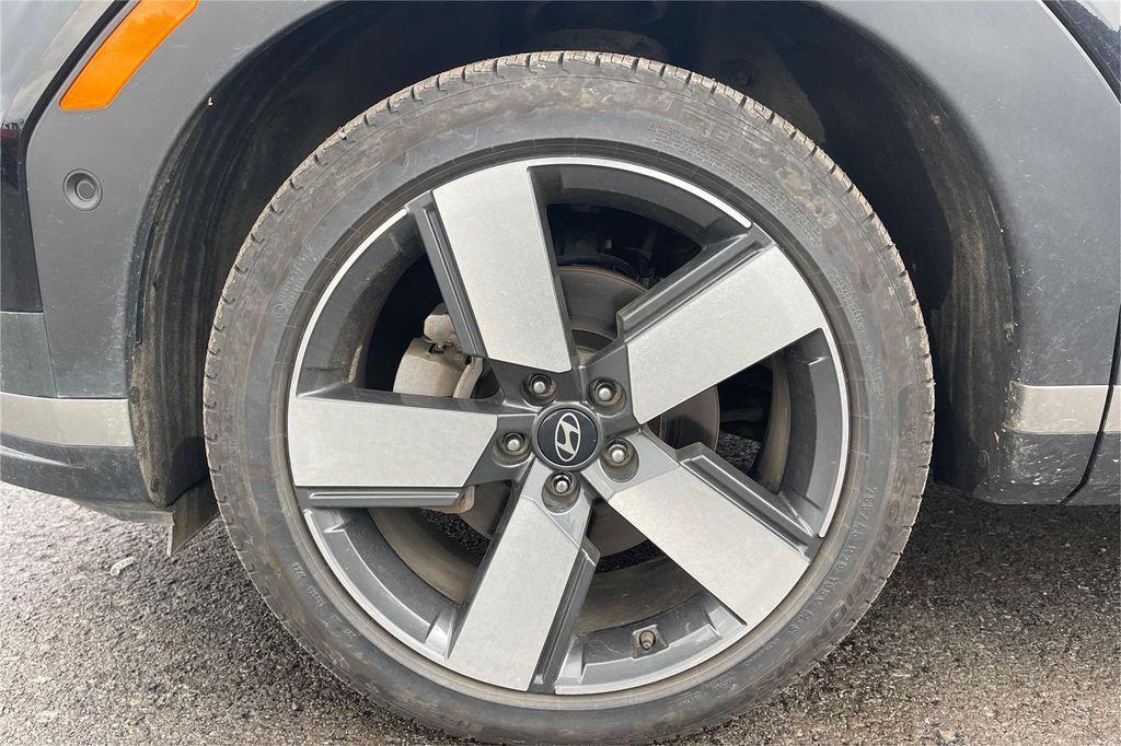 used 2024 Hyundai Santa Fe car, priced at $36,000