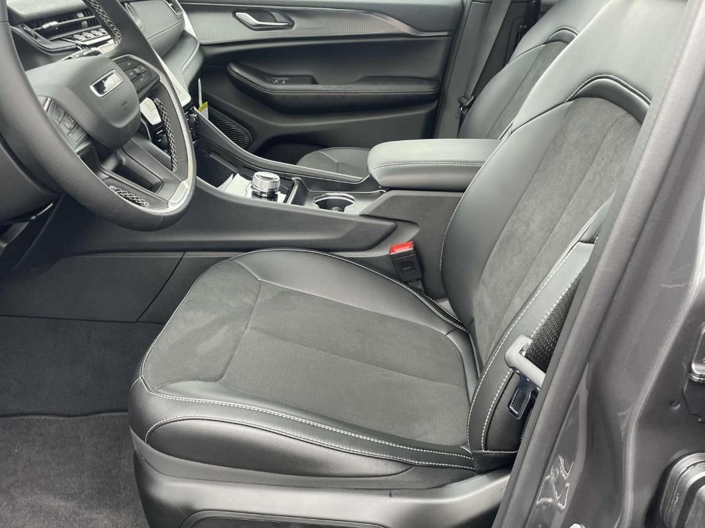 new 2025 Jeep Grand Cherokee L car, priced at $45,823