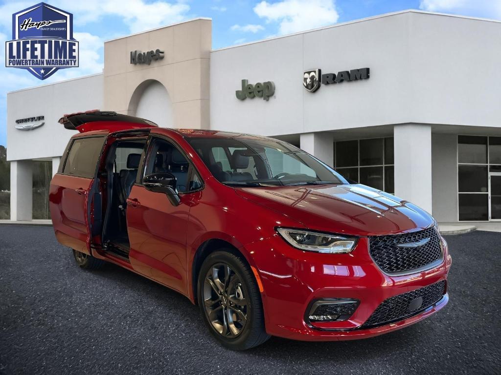 new 2026 Chrysler Pacifica car, priced at $40,258