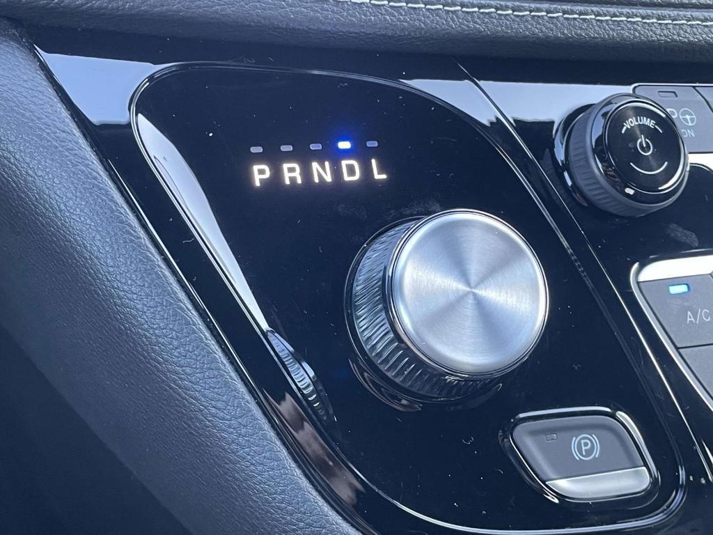 used 2024 Chrysler Pacifica Hybrid car, priced at $27,555