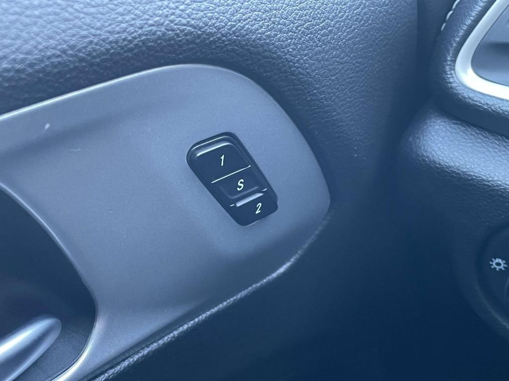 used 2024 Chrysler Pacifica Hybrid car, priced at $27,555