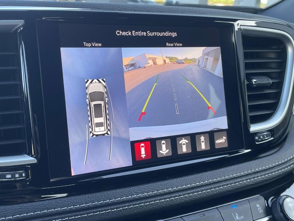 used 2024 Chrysler Pacifica Hybrid car, priced at $27,555