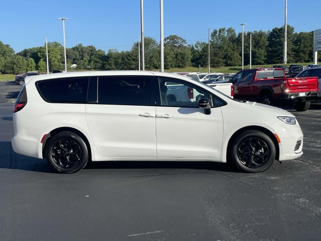 used 2024 Chrysler Pacifica Hybrid car, priced at $27,555