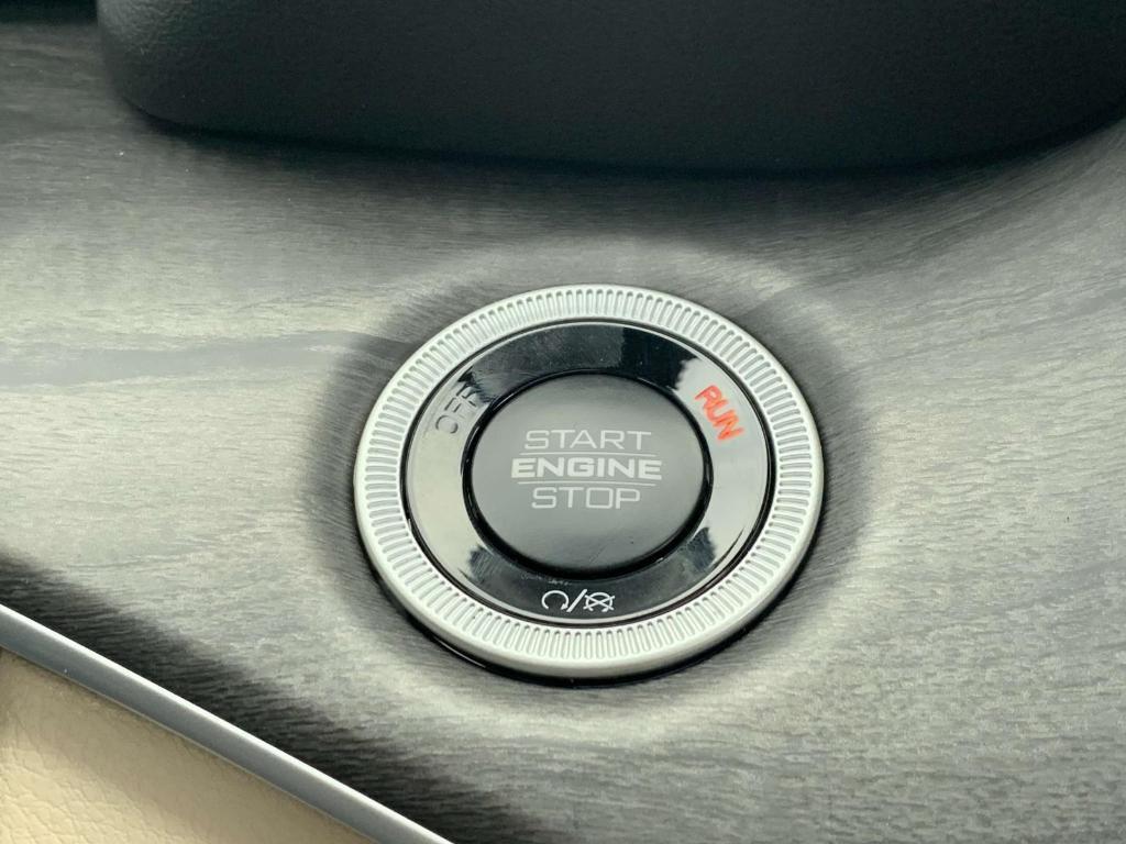 new 2025 Jeep Grand Cherokee car, priced at $49,058