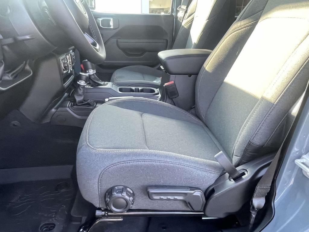 new 2025 Jeep Wrangler car, priced at $44,048