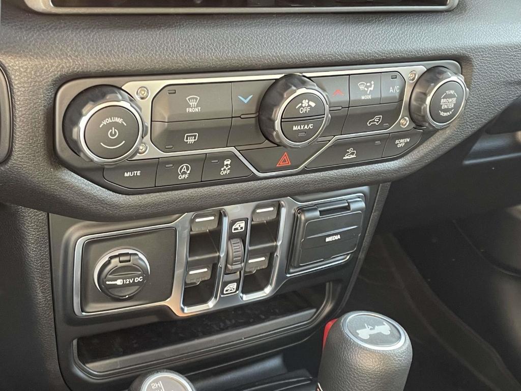 new 2025 Jeep Wrangler car, priced at $44,048