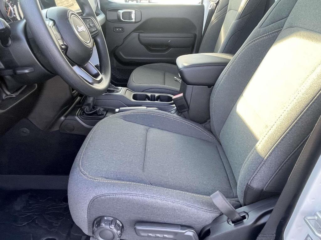 new 2025 Jeep Gladiator car, priced at $37,953