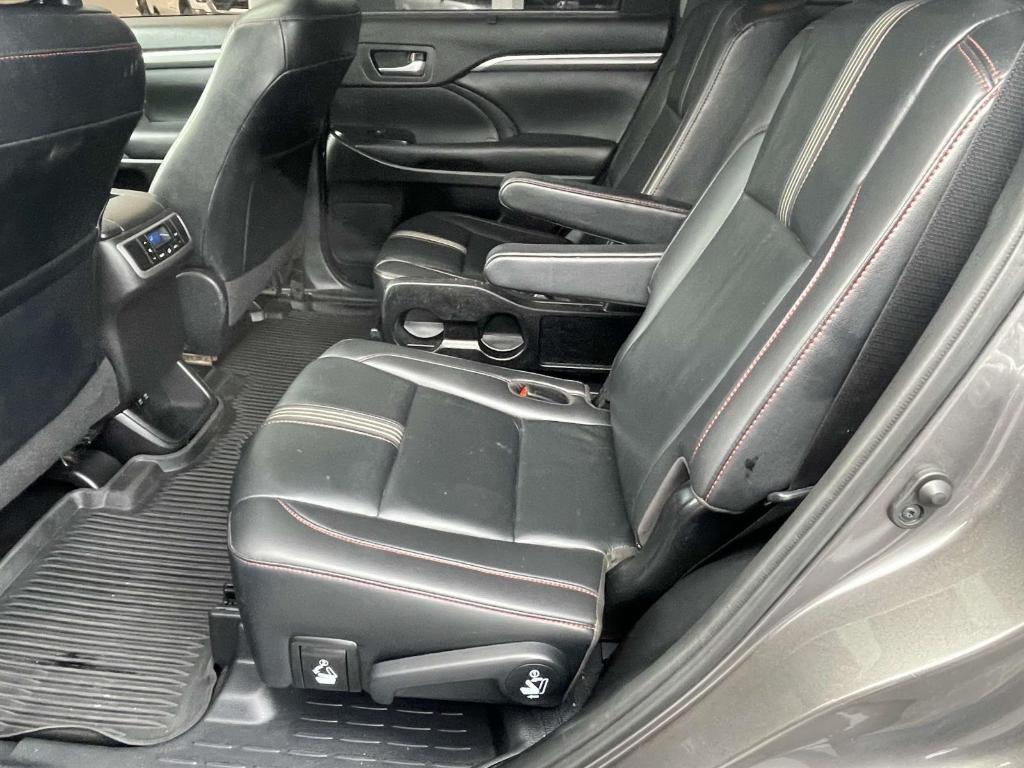 used 2019 Toyota Highlander car, priced at $26,996