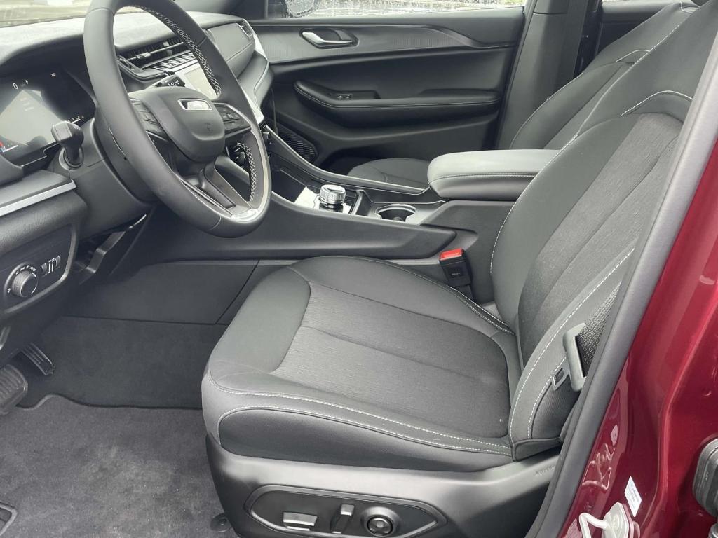 new 2025 Jeep Grand Cherokee L car, priced at $40,073
