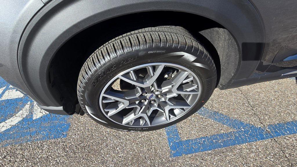 new 2025 Ford Explorer car, priced at $58,640