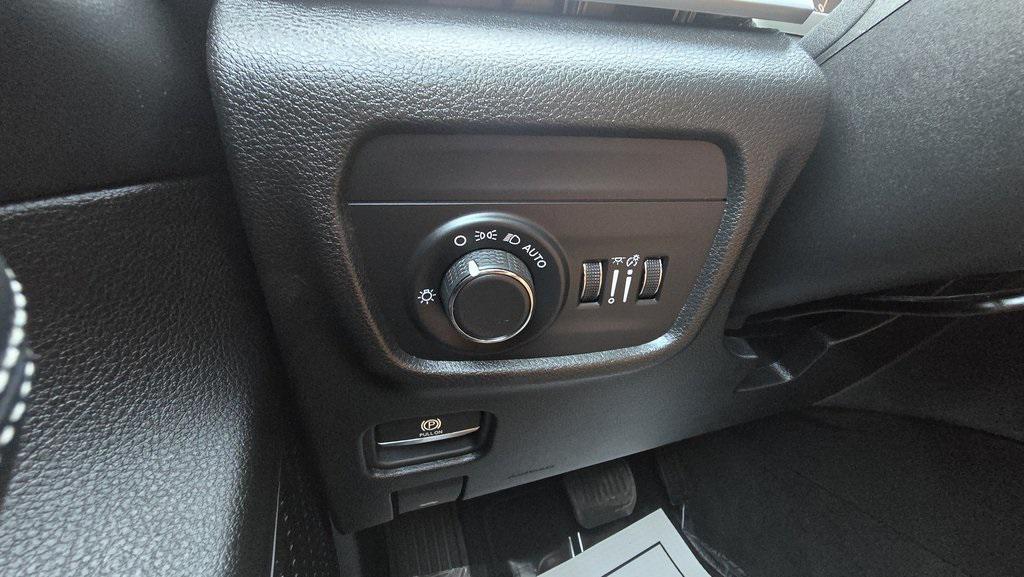 used 2024 Jeep Grand Cherokee car, priced at $35,995
