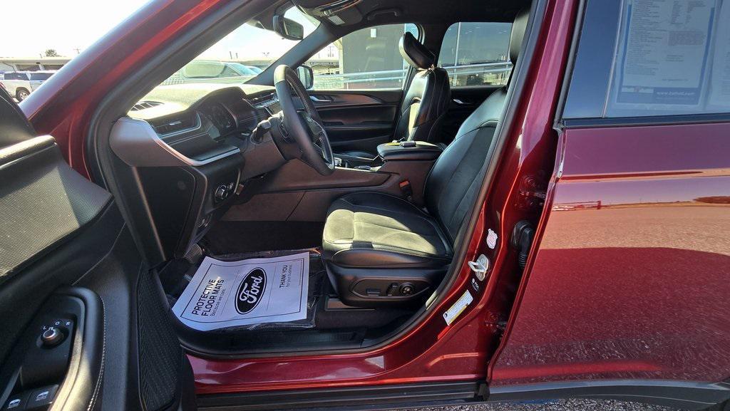 used 2024 Jeep Grand Cherokee car, priced at $35,995