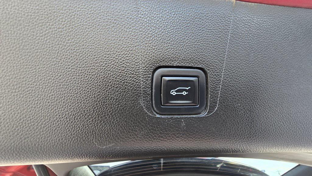 used 2023 Chevrolet Traverse car, priced at $35,879