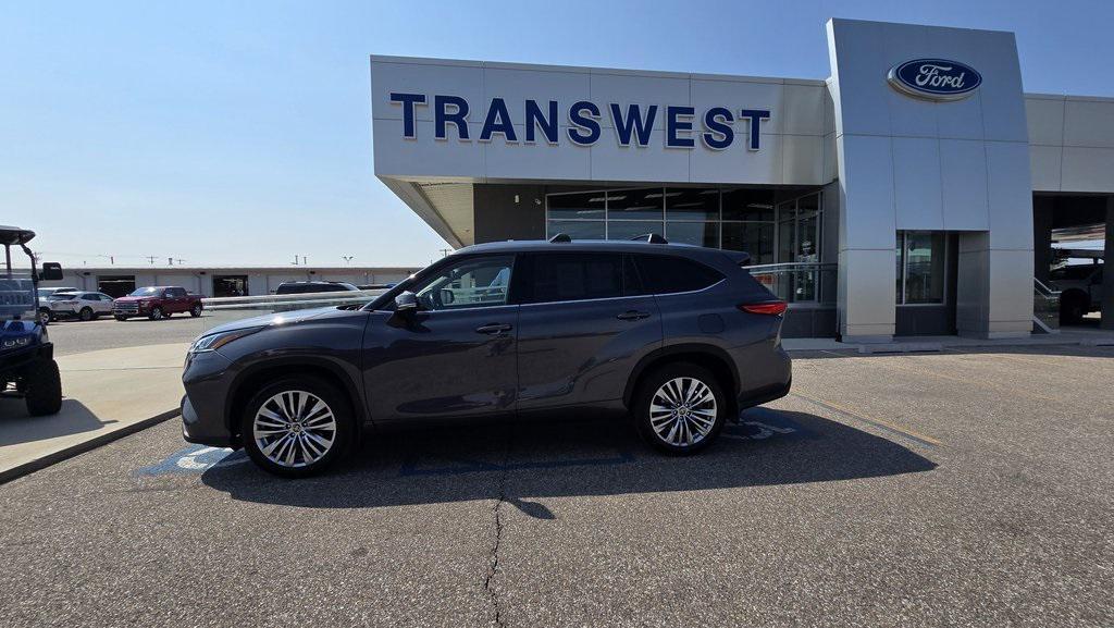 used 2023 Toyota Highlander car, priced at $45,774