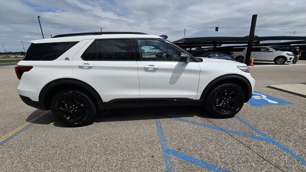 new 2024 Ford Explorer car, priced at $50,274