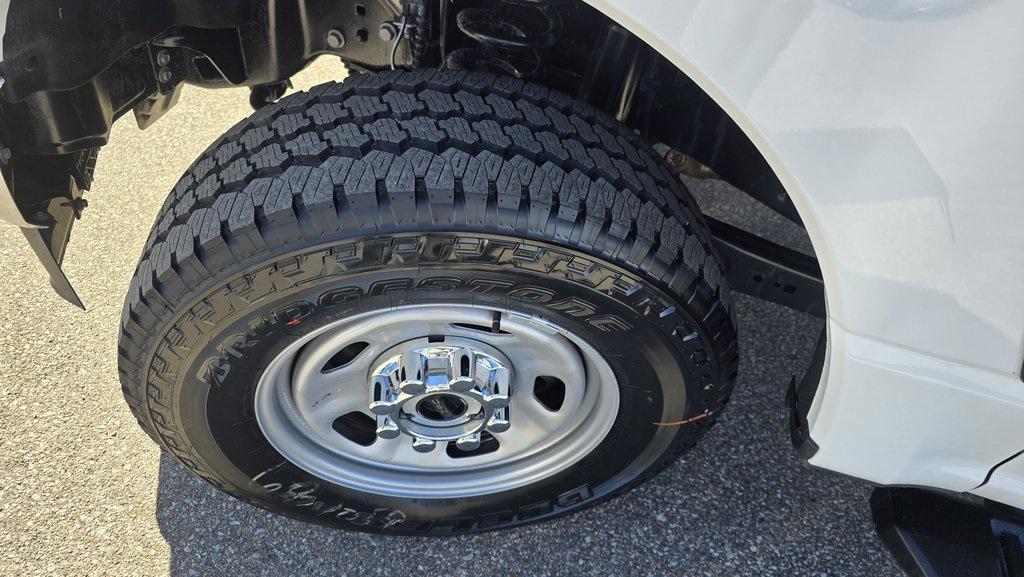 new 2025 Ford F-350 car, priced at $55,539