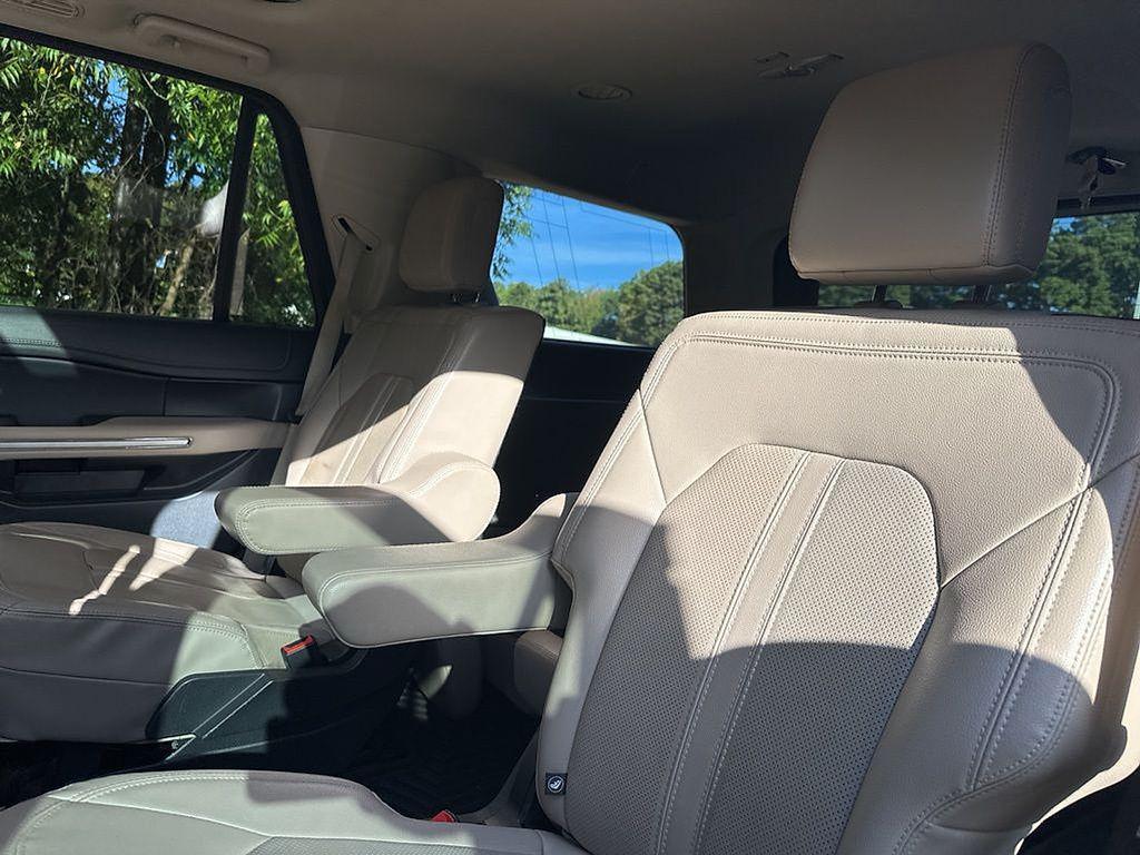 used 2022 Ford Expedition car, priced at $40,988