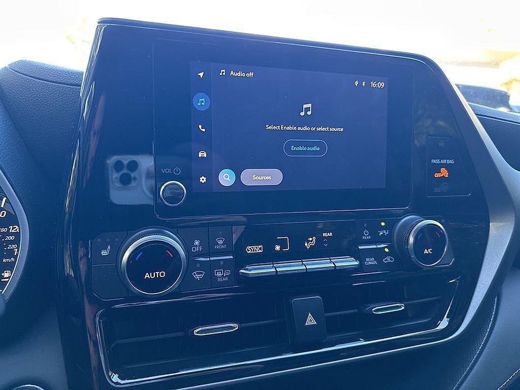 used 2023 Toyota Highlander car, priced at $27,988