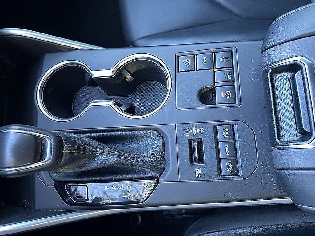 used 2023 Toyota Highlander car, priced at $27,988