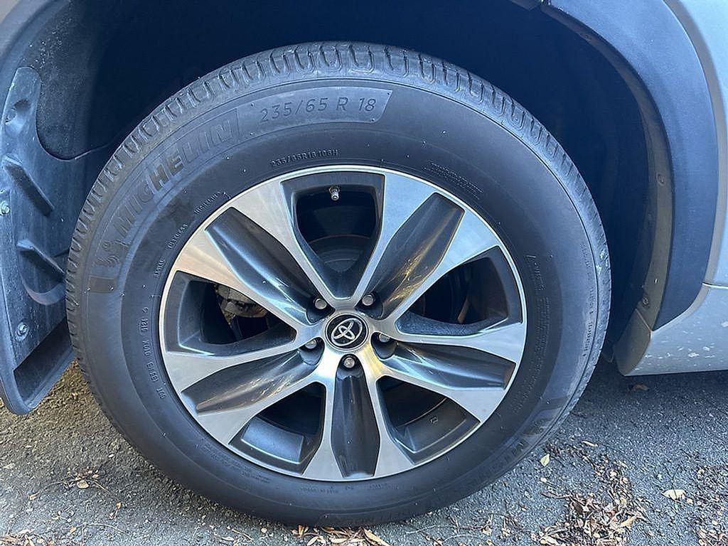 used 2023 Toyota Highlander car, priced at $27,988