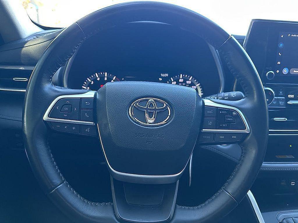 used 2023 Toyota Highlander car, priced at $27,988