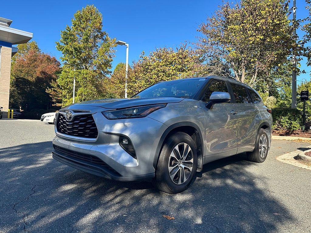 used 2023 Toyota Highlander car, priced at $27,988
