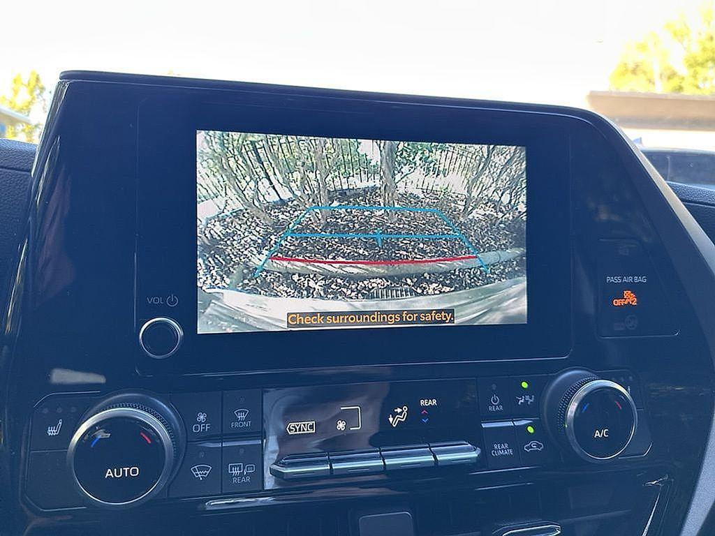 used 2023 Toyota Highlander car, priced at $27,988