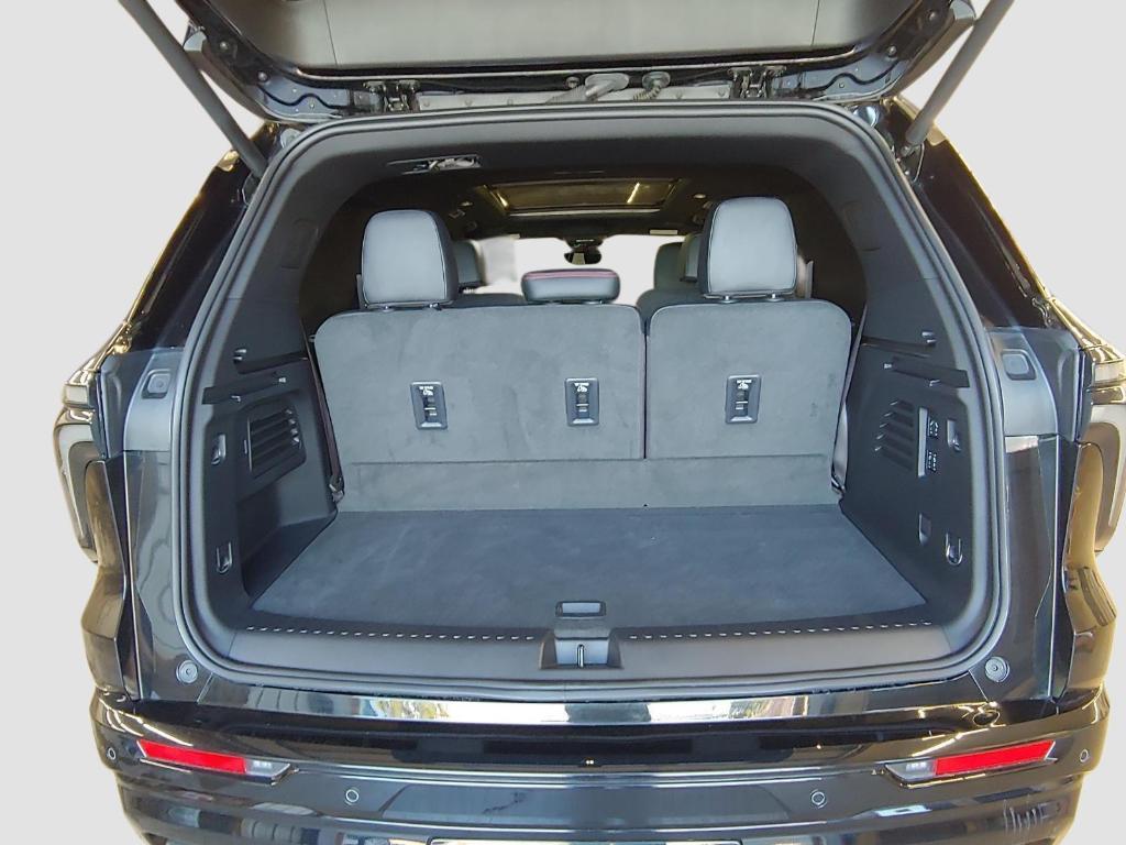 used 2024 Chevrolet Traverse car, priced at $49,995