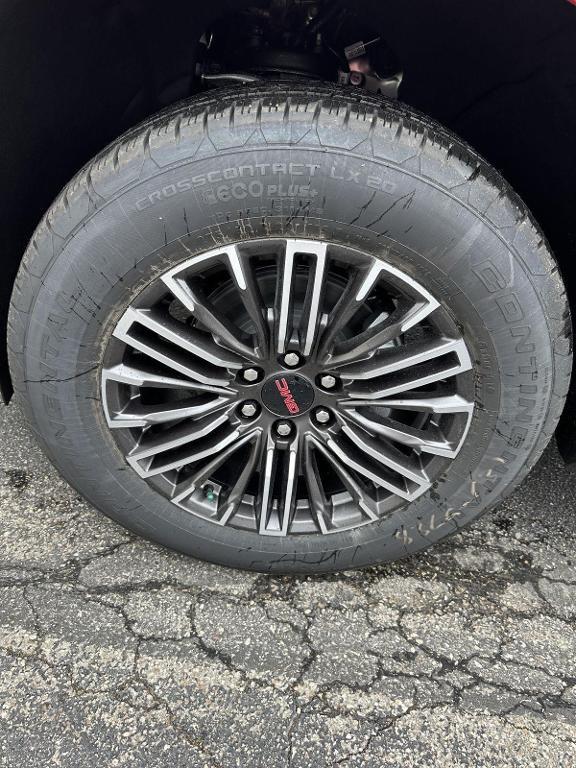 new 2025 GMC Yukon car, priced at $73,040