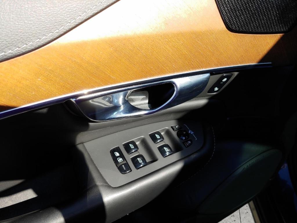 used 2020 Volvo XC90 car, priced at $22,995