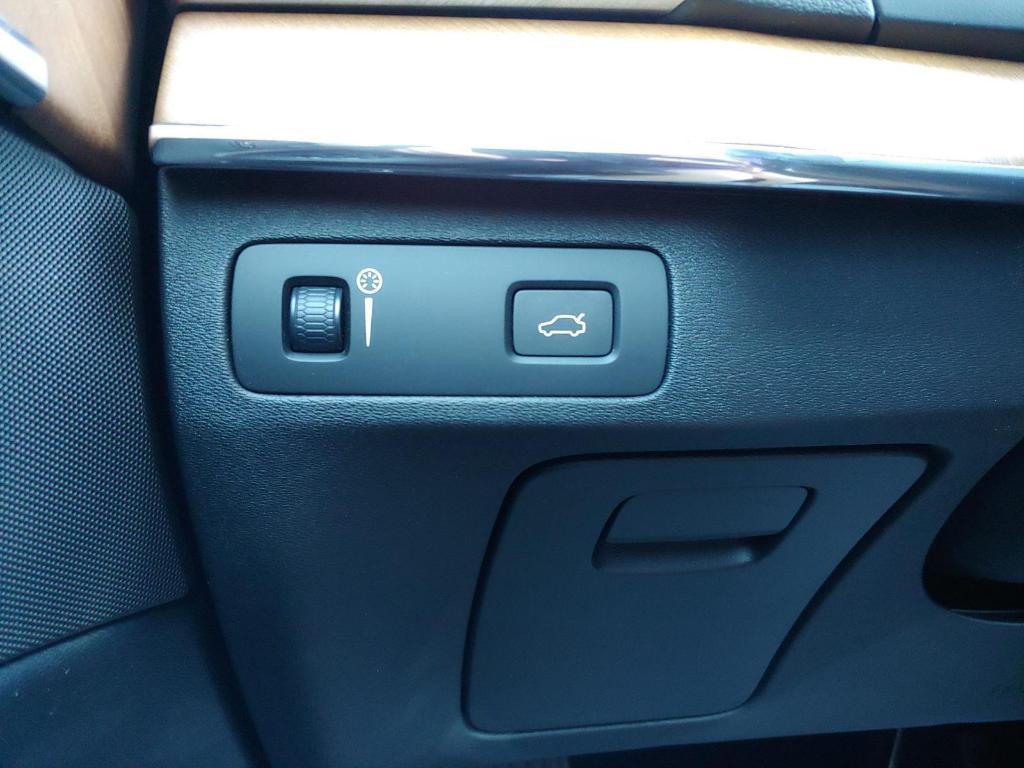 used 2020 Volvo XC90 car, priced at $22,995